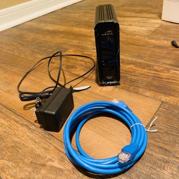 Motorola Arris Surfboard Docsis 3.0 Cable Modem - Picture 2 of 3